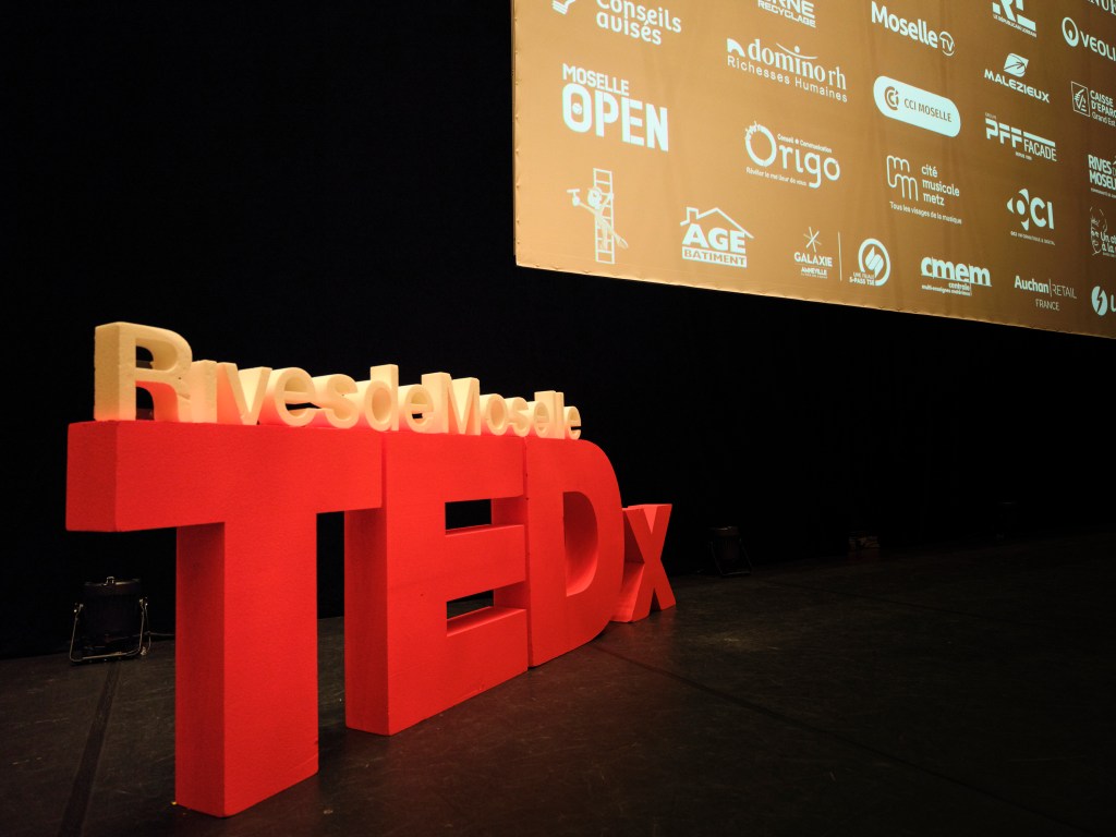 photographe événement d'entreprise, immortalisé vos moments,
portrait corporate, studio, entreprise, photographe metz, luxembourg, Grand Est, France, reportage d'entreprise, style Harcourt, 